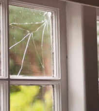 resedential-cracked-broken-window-repair
